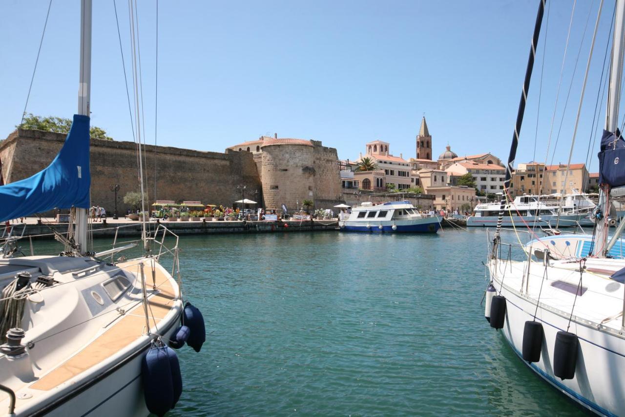 Piper'S Boat Hotel Алгеро Екстериор снимка